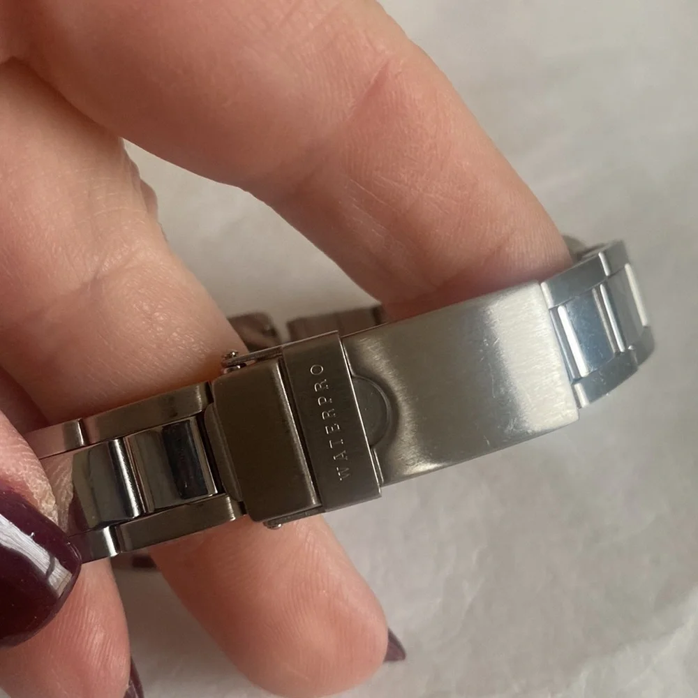 GUESS Silver Tone Stainless Calendar Wrist Watch $65 NWT Working Battery